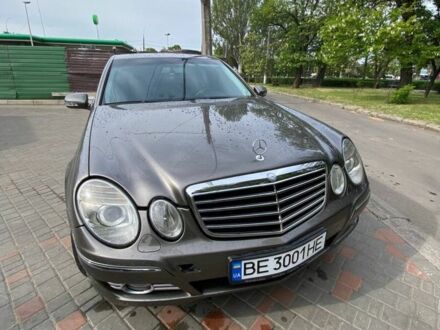 Мерседес Е-Класс 2006 в Николаеве на Automoto.ua Серый Мерседес Е-Класс, объемом двигателя 3 л и пробегом 250 тыс. км за 8900 $, фото 1 на Automoto.ua