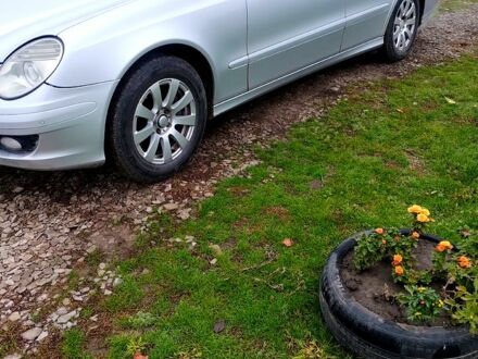 Серый Мерседес Е-Класс, объемом двигателя 2.1 л и пробегом 266 тыс. км за 5900 $, фото 1 на Automoto.ua