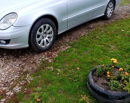 Серый Мерседес Е-Класс, объемом двигателя 2.1 л и пробегом 266 тыс. км за 5900 $, фото 1 на Automoto.ua