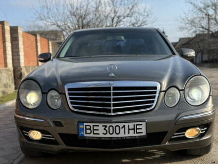 Серый Мерседес Е-Класс, объемом двигателя 3 л и пробегом 258 тыс. км за 7200 $, фото 1 на Automoto.ua