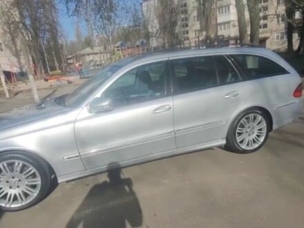 Сірий Мерседес Е-Клас, об'ємом двигуна 3 л та пробігом 227 тис. км за 11000 $, фото 1 на Automoto.ua