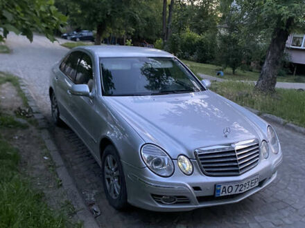 Мерседес Е-Класс 2006 в Ужгороде на Automoto.ua Серый Мерседес Е-Класс, объемом двигателя 2.2 л и пробегом 320 тыс. км за 7200 $, фото 1 на Automoto.ua