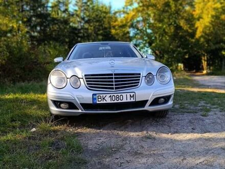 Мерседес Е-Класс 2007 в Виннице на Automoto.ua Серый Мерседес Е-Класс, объемом двигателя 2.15 л и пробегом 319 тыс. км за 7900 $, фото 1 на Automoto.ua