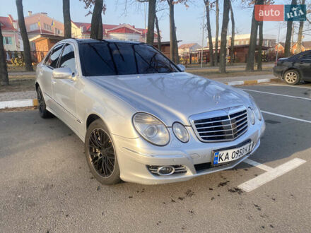 Мерседес Е-Клас 2007 у Києві на Automoto.ua Сірий Мерседес Е-Клас, об'ємом двигуна 4 л та пробігом 400 тис. км за 8999 $, фото 1 на Automoto.ua