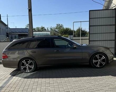 Сірий Мерседес Е-Клас, об'ємом двигуна 2.1 л та пробігом 350 тис. км за 10241 $, фото 1 на Automoto.ua