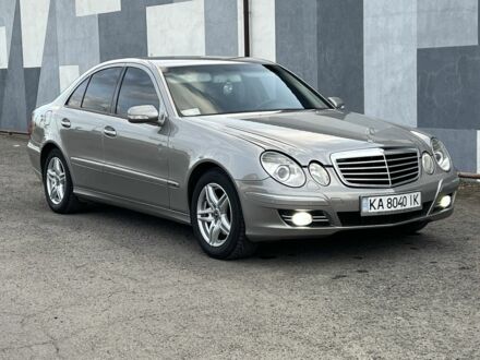 Серый Мерседес Е-Класс, объемом двигателя 2.1 л и пробегом 499 тыс. км за 7950 $, фото 1 на Automoto.ua