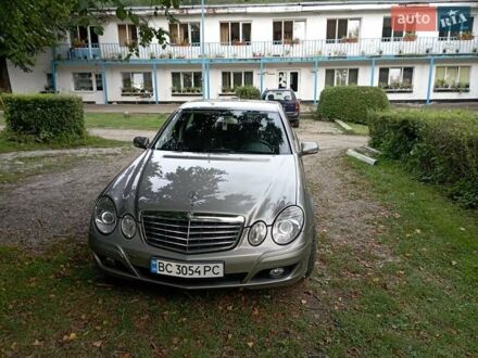 Мерседес Е-Клас 2007 у Дрогобичі на Automoto.ua Сірий Мерседес Е-Клас, об'ємом двигуна 1.8 л та пробігом 112 тис. км за 10300 $, фото 1 на Automoto.ua