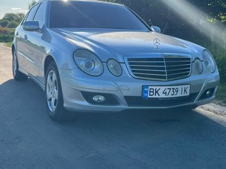 Сірий Мерседес Е-Клас, об'ємом двигуна 2.2 л та пробігом 370 тис. км за 8999 $, фото 1 на Automoto.ua