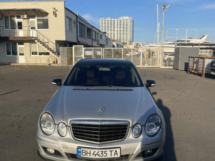 Серый Мерседес Е-Класс, объемом двигателя 3.5 л и пробегом 227 тыс. км за 8000 $, фото 1 на Automoto.ua