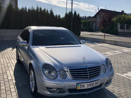 Мерседес Е-Класс 2007 в Ровно на Automoto.ua Серый Мерседес Е-Класс, объемом двигателя 2.1 л и пробегом 255 тыс. км за 7800 $, фото 1 на Automoto.ua