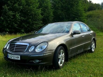 Сірий Мерседес Е-Клас, об'ємом двигуна 1.8 л та пробігом 260 тис. км за 9000 $, фото 1 на Automoto.ua