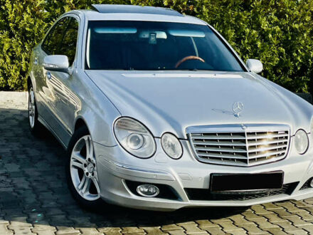 Серый Мерседес Е-Класс, объемом двигателя 2.1 л и пробегом 366 тыс. км за 11000 $, фото 1 на Automoto.ua