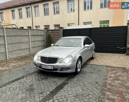 Сірий Мерседес Е-Клас, об'ємом двигуна 3 л та пробігом 295 тис. км за 11000 $, фото 1 на Automoto.ua