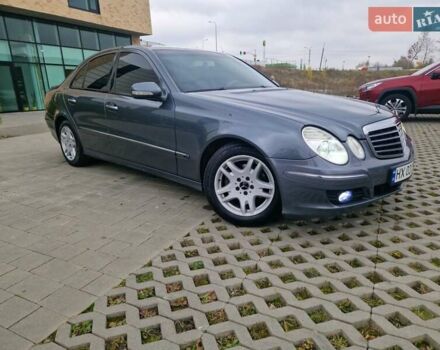Серый Мерседес Е-Класс, объемом двигателя 1.8 л и пробегом 256 тыс. км за 8600 $, фото 1 на Automoto.ua