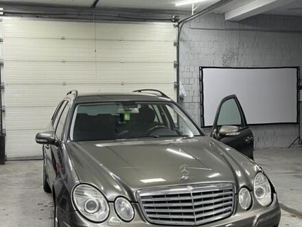 Серый Мерседес Е-Класс, объемом двигателя 1.8 л и пробегом 376 тыс. км за 7500 $, фото 1 на Automoto.ua