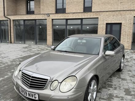 Сірий Мерседес Е-Клас, об'ємом двигуна 3 л та пробігом 380 тис. км за 4433 $, фото 1 на Automoto.ua