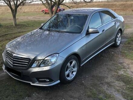 Серый Мерседес Е-Класс, объемом двигателя 2.1 л и пробегом 278 тыс. км за 12800 $, фото 1 на Automoto.ua