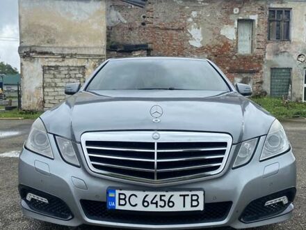 Мерседес Е-Класс 2009 в Самборе на Automoto.ua Серый Мерседес Е-Класс, объемом двигателя 2.22 л и пробегом 315 тыс. км за 13400 $, фото 1 на Automoto.ua