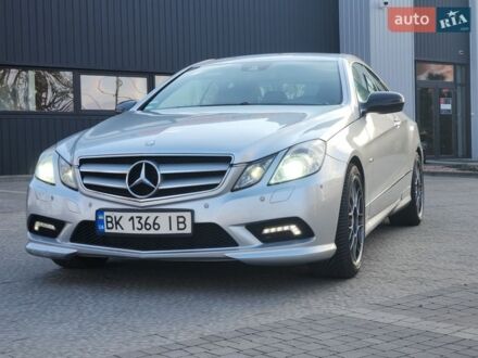 Сірий Мерседес Е-Клас, об'ємом двигуна 2.99 л та пробігом 304 тис. км за 13600 $, фото 1 на Automoto.ua