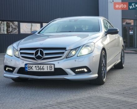 Серый Мерседес Е-Класс, объемом двигателя 2.99 л и пробегом 304 тыс. км за 13600 $, фото 1 на Automoto.ua