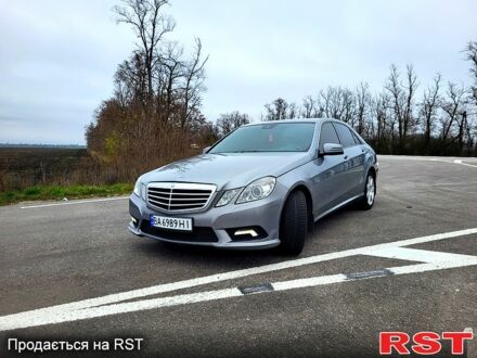 Серый Мерседес Е-Класс, объемом двигателя 2.1 л и пробегом 320 тыс. км за 13600 $, фото 1 на Automoto.ua