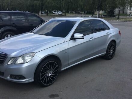 Мерседес Е-Класс 2010 в Павлограде на Automoto.ua Серый Мерседес Е-Класс, объемом двигателя 2.1 л и пробегом 300 тыс. км за 11000 $, фото 1 на Automoto.ua