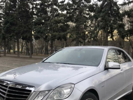 Серый Мерседес Е-Класс, объемом двигателя 2 л и пробегом 249 тыс. км за 10700 $, фото 1 на Automoto.ua