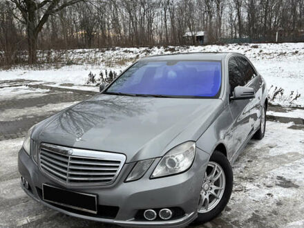 Мерседес Е-Класс 2010 в Гайсине на Automoto.ua Серый Мерседес Е-Класс, объемом двигателя 2.14 л и пробегом 321 тыс. км за 12950 $, фото 1 на Automoto.ua