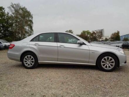 Серый Мерседес Е-Класс, объемом двигателя 2.1 л и пробегом 287 тыс. км за 9550 $, фото 1 на Automoto.ua