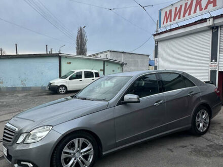 Сірий Мерседес Е-Клас, об'ємом двигуна 2.2 л та пробігом 246 тис. км за 12000 $, фото 1 на Automoto.ua