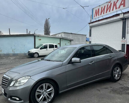 Сірий Мерседес Е-Клас, об'ємом двигуна 2.2 л та пробігом 246 тис. км за 12000 $, фото 1 на Automoto.ua