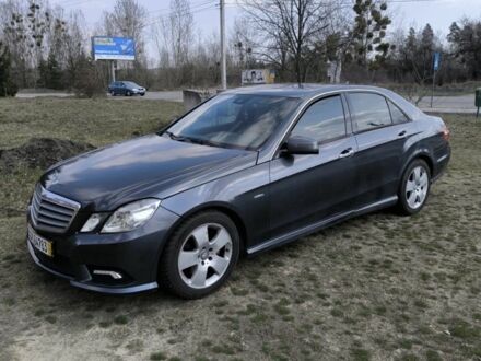 Мерседес Е-Класс 2010 в Киеве на Automoto.ua Серый Мерседес Е-Класс, объемом двигателя 1.8 л и пробегом 300 тыс. км за 7550 $, фото 1 на Automoto.ua