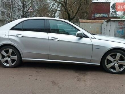 Серый Мерседес Е-Класс, объемом двигателя 2.2 л и пробегом 420 тыс. км за 10800 $, фото 1 на Automoto.ua