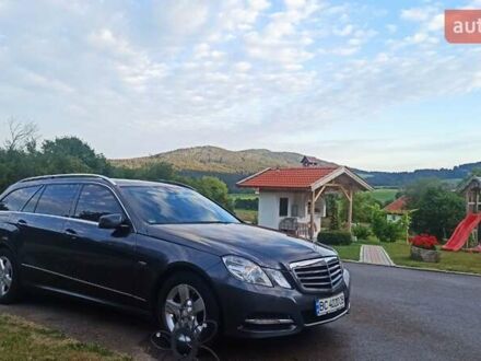 Мерседес Е-Класс 2011 в Самборе на Automoto.ua Серый Мерседес Е-Класс, объемом двигателя 2.1 л и пробегом 220 тыс. км за 12500 $, фото 1 на Automoto.ua