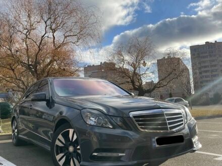 Серый Мерседес Е-Класс, объемом двигателя 3 л и пробегом 304 тыс. км за 15200 $, фото 1 на Automoto.ua