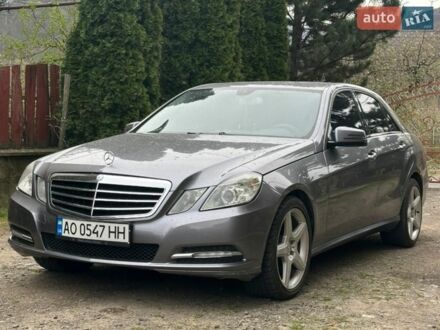 Сірий Мерседес Е-Клас, об'ємом двигуна 2.2 л та пробігом 350 тис. км за 9500 $, фото 1 на Automoto.ua