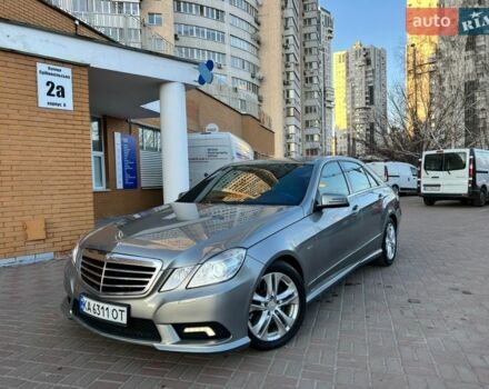 Серый Мерседес Е-Класс, объемом двигателя 2.2 л и пробегом 261 тыс. км за 11999 $, фото 1 на Automoto.ua