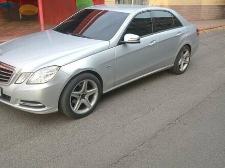 Серый Мерседес Е-Класс, объемом двигателя 1.8 л и пробегом 400 тыс. км за 9536 $, фото 1 на Automoto.ua