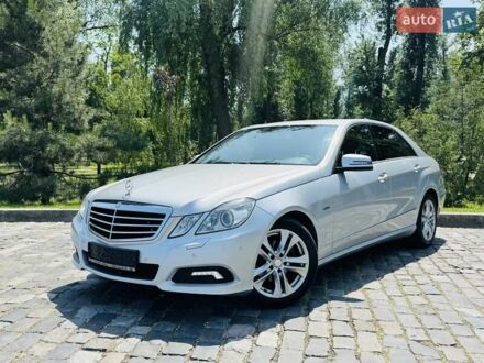 Мерседес Е-Класс 2011 в Киеве на Automoto.ua Серый Мерседес Е-Класс, объемом двигателя 1.8 л и пробегом 215 тыс. км за 10999 $, фото 1 на Automoto.ua