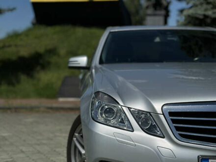 Мерседес Е-Клас 2011 у Запоріжжя на Automoto.ua Сірий Мерседес Е-Клас, об'ємом двигуна 2.1 л та пробігом 235 тис. км за 13500 $, фото 1 на Automoto.ua