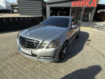 Серый Мерседес Е-Класс, объемом двигателя 2.1 л и пробегом 243 тыс. км за 13000 $, фото 1 на Automoto.ua