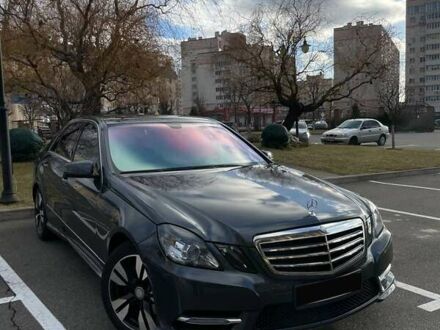 Сірий Мерседес Е-Клас, об'ємом двигуна 2.99 л та пробігом 304 тис. км за 15700 $, фото 1 на Automoto.ua