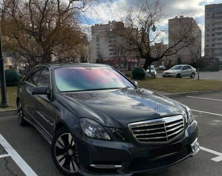 Серый Мерседес Е-Класс, объемом двигателя 2.99 л и пробегом 304 тыс. км за 15700 $, фото 1 на Automoto.ua