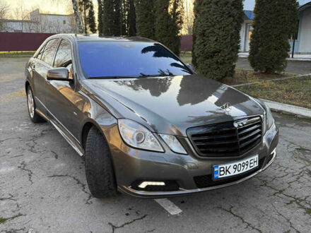 Сірий Мерседес Е-Клас, об'ємом двигуна 2.14 л та пробігом 385 тис. км за 10500 $, фото 1 на Automoto.ua