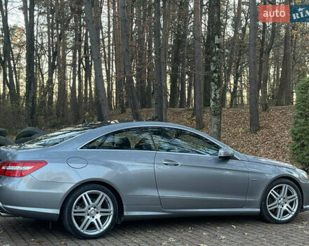 Серый Мерседес Е-Класс, объемом двигателя 2.99 л и пробегом 173 тыс. км за 21474 $, фото 1 на Automoto.ua