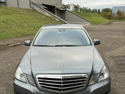 Мерседес Е-Класс 2011 в Заставной на Automoto.ua Серый Мерседес Е-Класс, объемом двигателя 2.2 л и пробегом 396 тыс. км за 13500 $, фото 1 на Automoto.ua