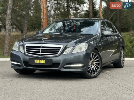 Серый Мерседес Е-Класс, объемом двигателя 2.14 л и пробегом 293 тыс. км за 11500 $, фото 1 на Automoto.ua