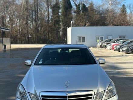 Серый Мерседес Е-Класс, объемом двигателя 2.1 л и пробегом 204 тыс. км за 5500 $, фото 1 на Automoto.ua