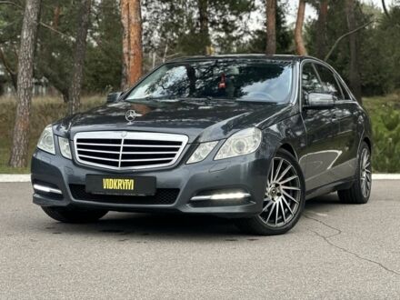 Сірий Мерседес Е-Клас, об'ємом двигуна 2.1 л та пробігом 293 тис. км за 11500 $, фото 1 на Automoto.ua