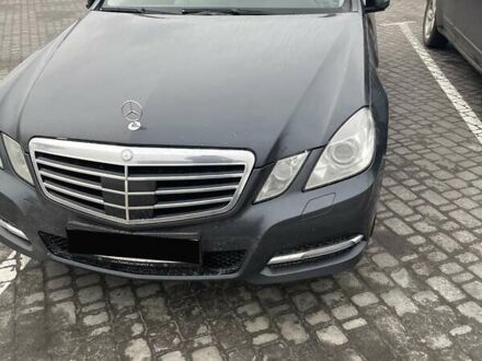 Сірий Мерседес Е-Клас, об'ємом двигуна 2.1 л та пробігом 350 тис. км за 11900 $, фото 1 на Automoto.ua